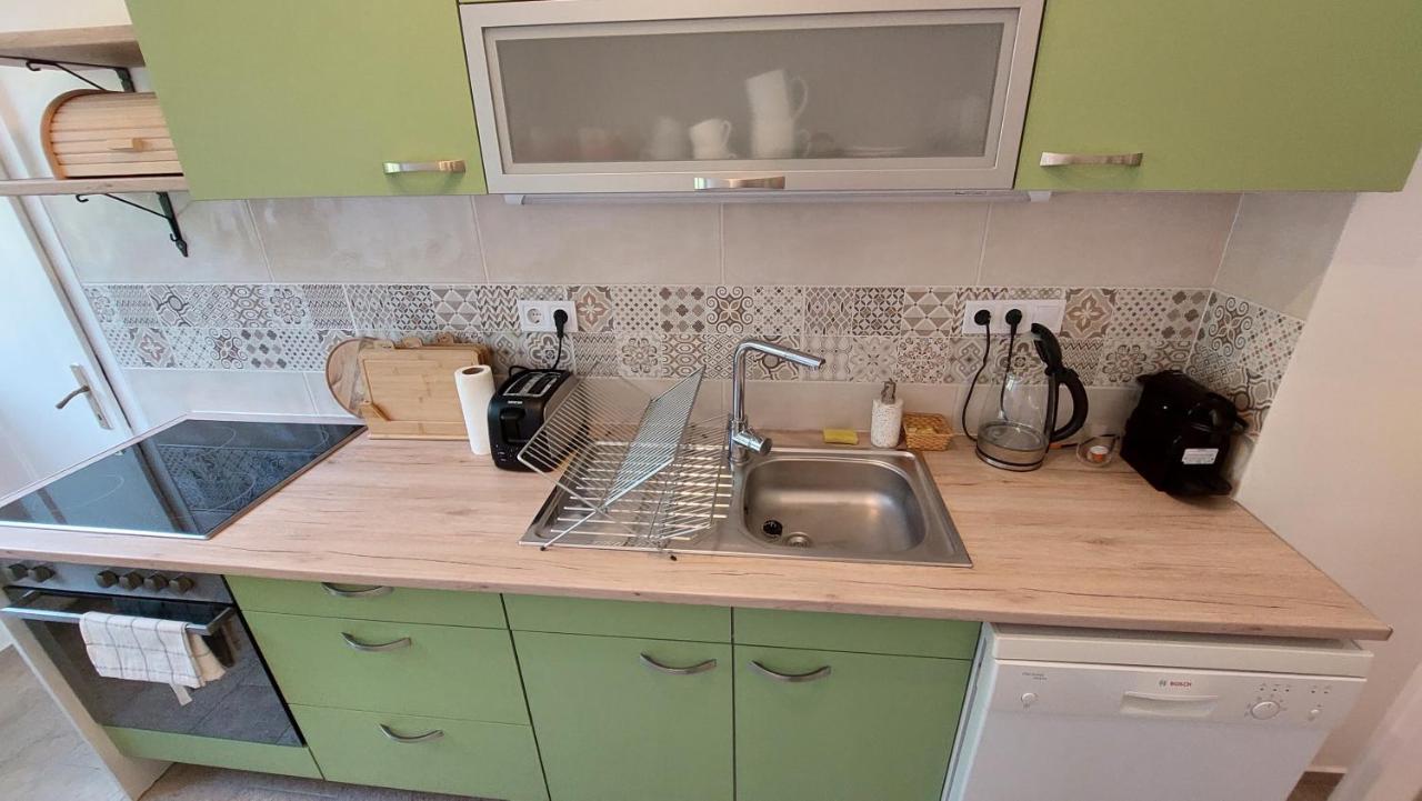 Comfy And Stylish Jewelry Box Apartment Budapest