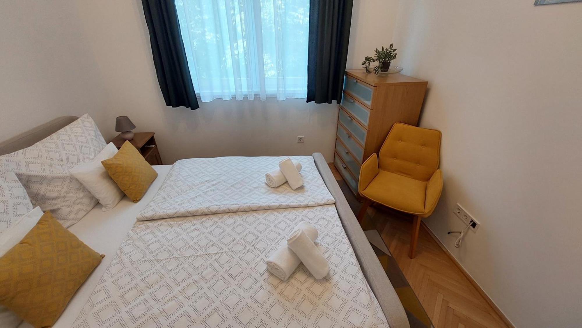 Comfy And Stylish Jewelry Box Apartment Budapest